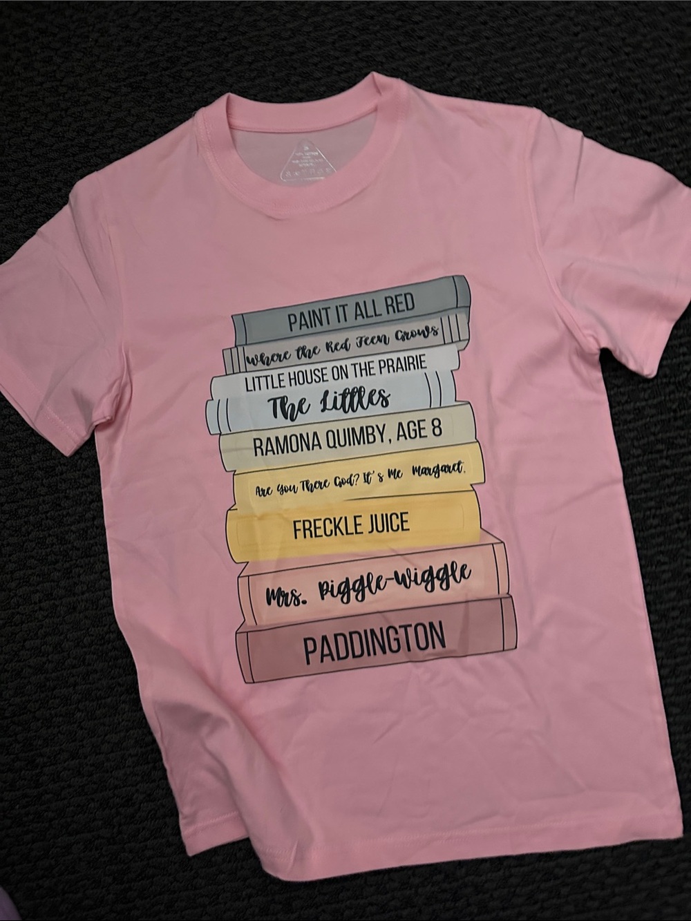 📚🩷✏️NWOT Pink Illustrated book teacher  Graphic Tee